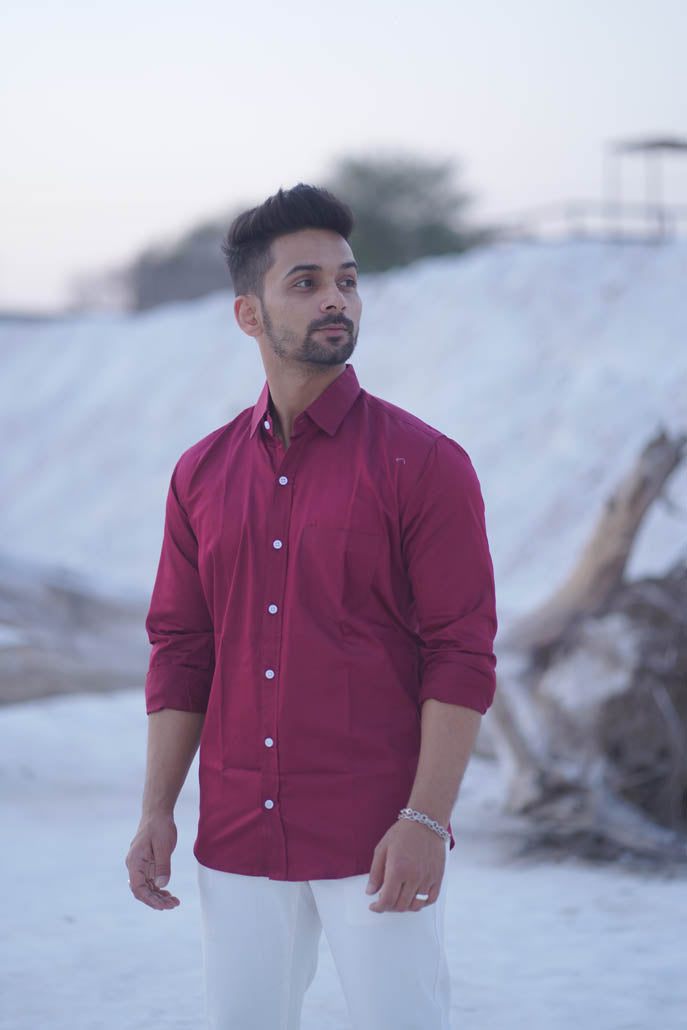 Men Solid Causal Maroon Shirt
