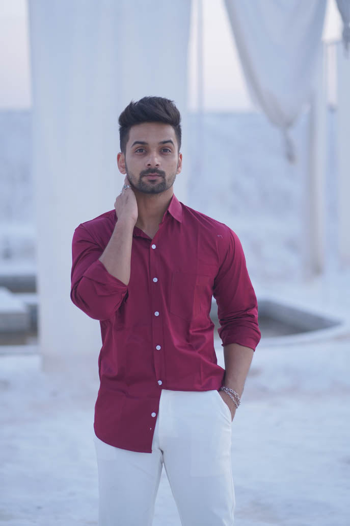 Men Solid Causal Maroon Shirt