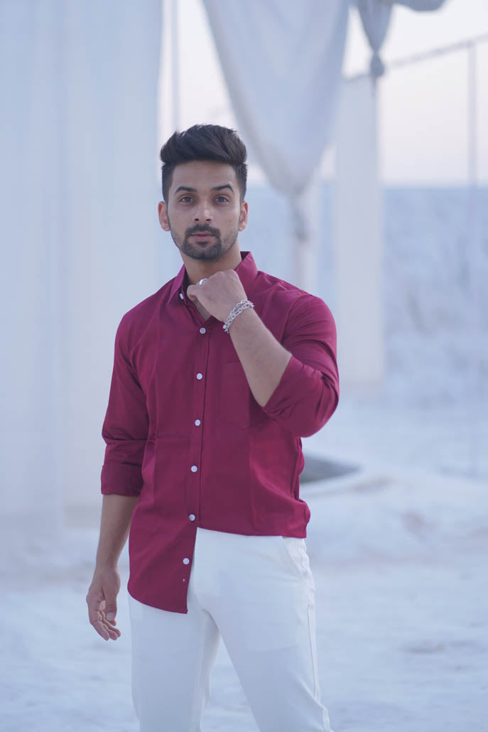 Men Solid Causal Maroon Shirt